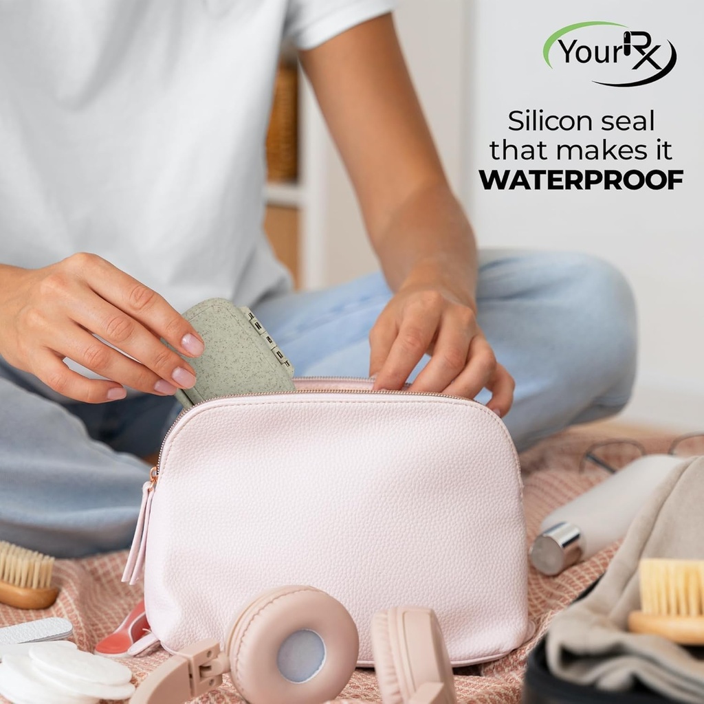 travel-pill-organizer---durable-watertig-3.jpg