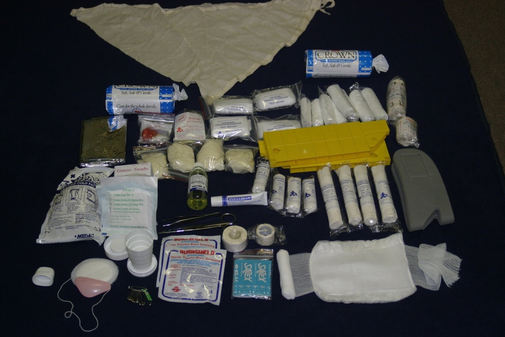 First Aid for the home: Keeping your loved ones safe (English Edition)